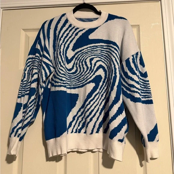 Blue and White Men's Sweater - Picture 6 of 7